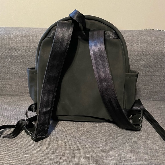 NWOT Petunia Pickle Bottom District Backpack in Disney's Signature Minnie Mouse - Picture 7 of 11